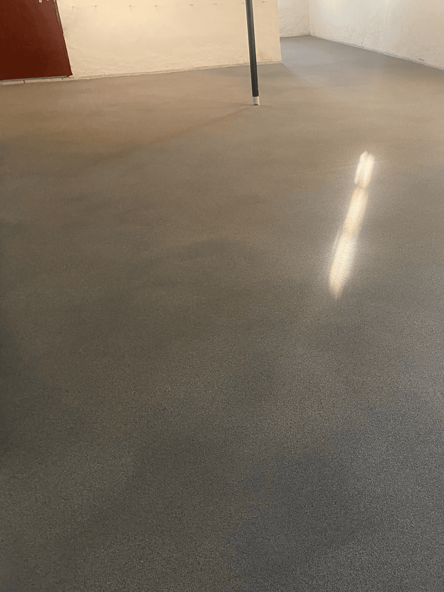 garagegulv - Garagegulv - NBP Epoxy & Renovering - nbp lodret billeder 3 nbp lodret billeder (3)
